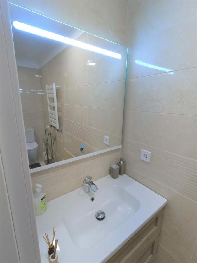 Carnaxide Modern T1 Apartment W Balcony In Carnaxide Oeiras Lisbon Extérieur photo