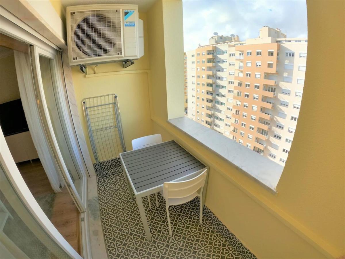 Carnaxide Modern T1 Apartment W Balcony In Carnaxide Oeiras Lisbon Extérieur photo