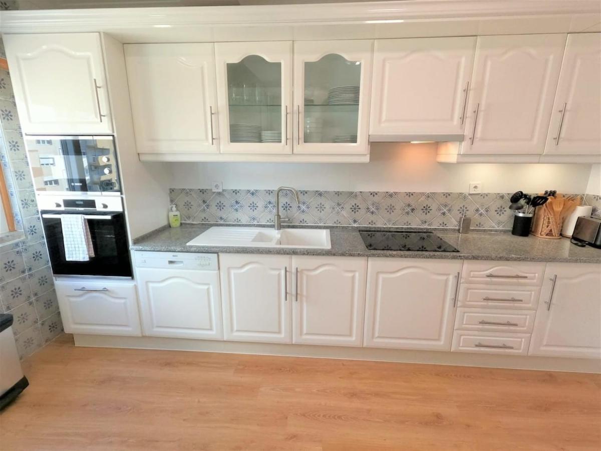 Carnaxide Modern T1 Apartment W Balcony In Carnaxide Oeiras Lisbon Extérieur photo